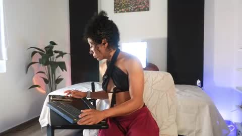 _nayra_ online show from August 6, 2:41 pm