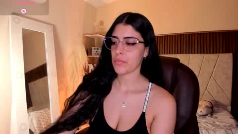 Niah  You can call me Ni or cutie haha online show from October 8, 8:17 pm