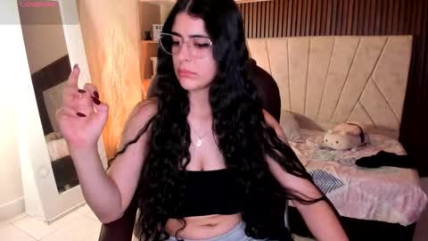 Niah  You can call me Ni or cutie haha online show from November 30, 8:57 pm