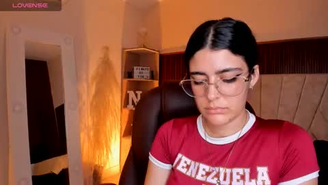 Niah  You can call me Ni or cutie haha online show from February 4, 9:20 pm