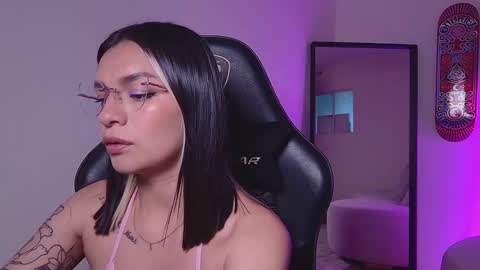 Snapshot of _nickmai chatting on November 4, 9:58 pm Mai MODEL INDEPENT online show from November 4, 9:58 pm