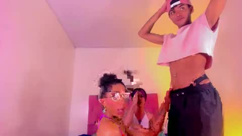 Nicky  Please help me with your thumbs up its importan online show from April 13, 10:59 pm