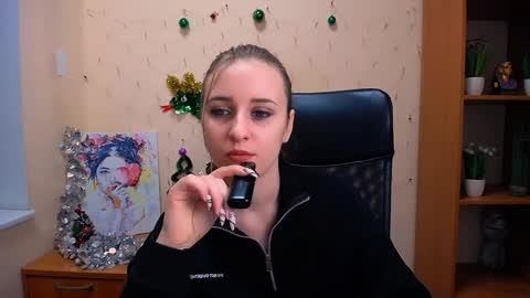 Snapshot of _nicole_new chatting on December 14, 12:44 pm Nica online show from December 14, 12:44 pm