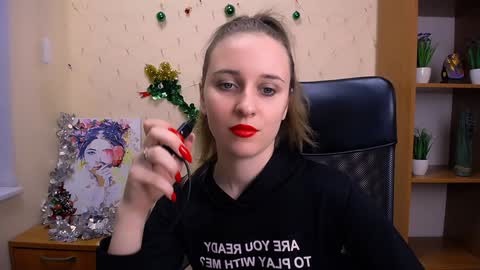 Snapshot of _nicole_new chatting on December 18, 3:00 pm Nica online show from December 18, 3:00 pm