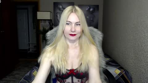 Donella    online show from January 24, 8:11 pm