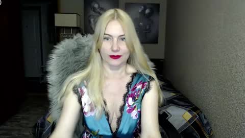 Donella    online show from March 10, 7:18 pm