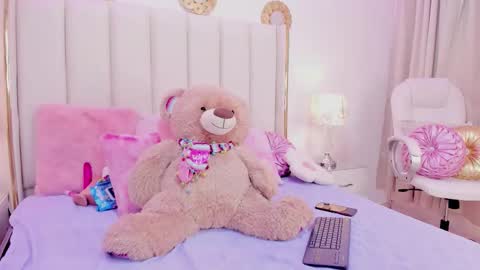  ninafox online show from February 16, 9:22 pm