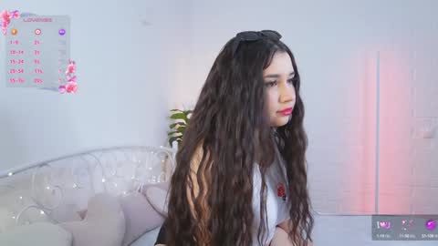 Vivian online show from December 17, 2:33 pm