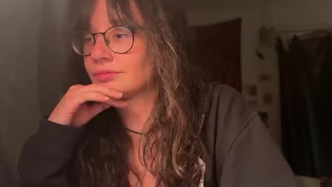 Snapshot of _nyxo chatting on March 25, 10:16 pm Mila online show from March 25, 10:16 pm