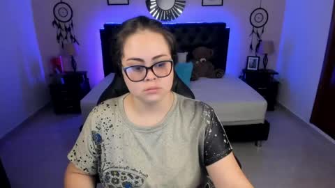 Olivia jones online show from April 17, 12:08 pm