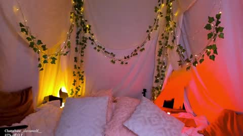 Snapshot of _oliviawolf__ chatting on January 6, 9:43 pm Olivia Wolf online show from January 6, 9:43 pm