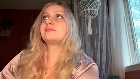 _peaceoutgirlscout_ online show from October 28, 9:17 pm