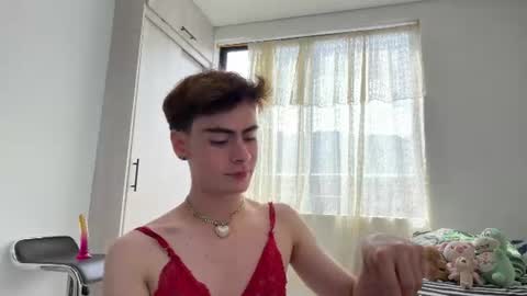 Snapshot of _peachyboy chatting on June 20, 7:16 pm esteban online show from June 20, 7:16 pm