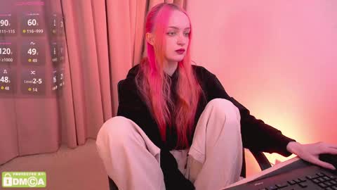 Maisie online show from April 19, 2:05 pm