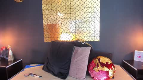 Snapshot of _poison_sweet chatting on December 21, 9:47 pm Laura online show from December 21, 9:47 pm