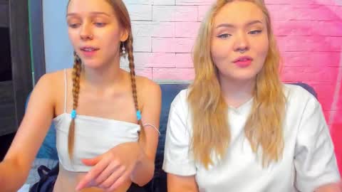 Snapshot of _prettybaby_ chatting on December 16, 6:24 pm _prettybaby_ online show from December 16, 6:24 pm