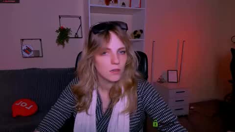 ur dear Rosie online show from October 6, 9:01 pm