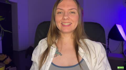 Snapshot of _private_person_ chatting on December 4, 5:11 pm HADLY today day-off see u online 0112 online show from December 4, 5:11 pm