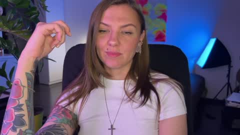 Snapshot of _private_person_ chatting on December 14, 5:25 pm HADLY today day-off see u online 0112 online show from December 14, 5:25 pm