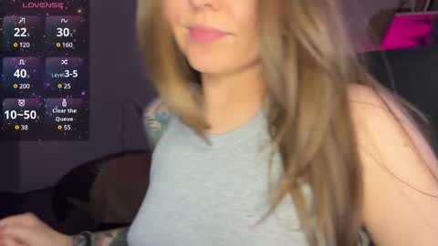 Snapshot of _private_person_ chatting on January 6, 5:49 pm HADLY today day-off see u online 0112 online show from January 6, 5:49 pm