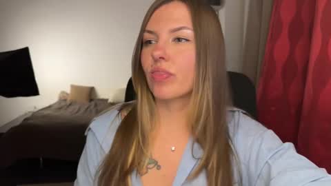 Snapshot of _private_person_ chatting on September 14, 4:39 pm HADLY today day-off see u online 0112 online show from September 14, 4:39 pm