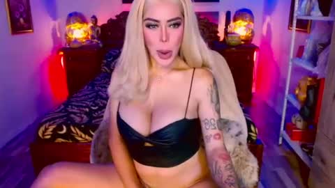 Hi my name is selinaim glad to meet everyone here  online show from July 7, 6:47 am