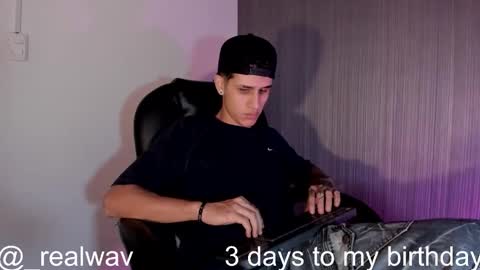 Snapshot of _realwav chatting on October 22, 7:19 am wav online show from October 22, 7:19 am