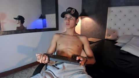 Snapshot of _realwav chatting on November 21, 5:28 am wav online show from November 21, 5:28 am