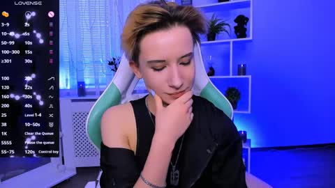 Snapshot of _rein_ramm chatting on May 5, 2:25 pm Rein online show from May 5, 2:25 pm