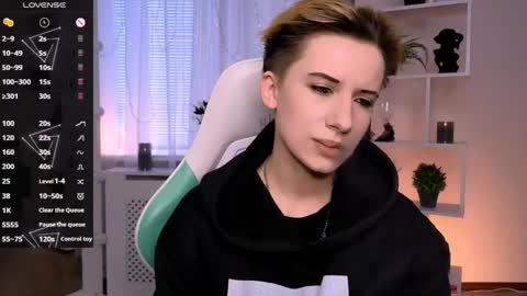 Snapshot of _rein_ramm chatting on May 10, 1:27 pm Rein online show from May 10, 1:27 pm