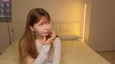 Snapshot of _reverse_gang_ chatting on June 11, 4:43 am LISSAPVT IS OPEN online show from June 11, 4:43 am