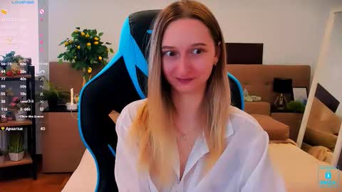 I am Rina online show from October 28, 6:39 am