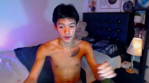 Snapshot of _robinmartinxx chatting on March 5, 12:33 pm _robinmartinxx online show from March 5, 12:33 pm