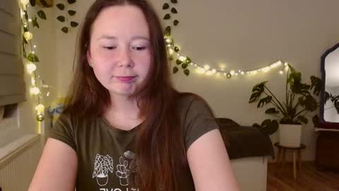 Snapshot of _rosie_cheeks_ chatting on September 23, 6:44 pm See you online show from September 23, 6:44 pm