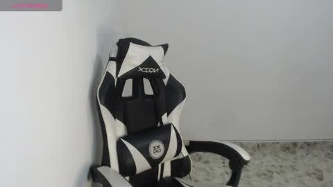 Snapshot of _samantha_fox19 chatting on April 1, 2:25 pm _samantha_fox19 online show from April 1, 2:25 pm