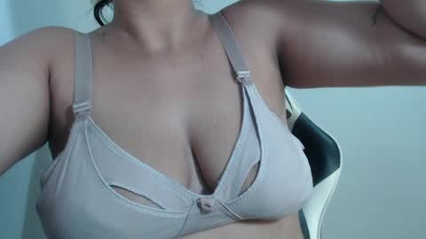 Snapshot of _samantha_fox19 chatting on April 5, 3:20 pm _samantha_fox19 online show from April 5, 3:20 pm