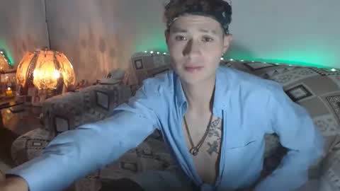 santi online show from March 11, 5:02 am