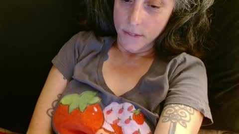 Snapshot of _sara_lynn_ chatting on June 25, 1:38 am Sara Lynn online show from June 25, 1:38 am