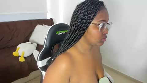 Snapshot of _sarah_banks chatting on February 27, 2:32 pm Ms. JONES online show from February 27, 2:32 pm