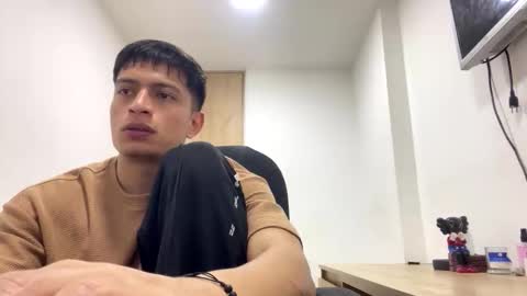 Juan Pablo-independent model online show from February 27, 4:34 am