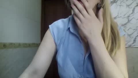 Snapshot of _sexyxsveta_ chatting on March 29, 6:02 am SexyXSveta online show from March 29, 6:02 am