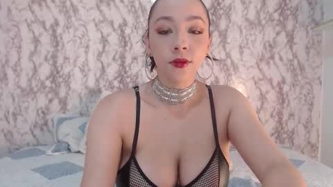 Snapshot of _sofiaparker_ chatting on December 4, 7:06 am Sofia Parker online show from December 4, 7:06 am