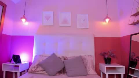 Sophie  online show from March 26, 10:15 pm