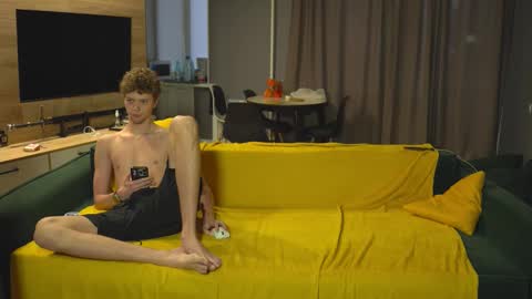 OLIVERpvt is open online show from October 24, 3:25 am