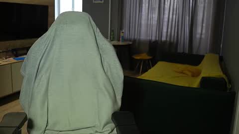 OLIVERpvt is open online show from February 27, 12:05 pm