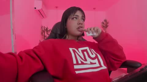 Snapshot of _sowy_venus_ chatting on December 16, 8:20 am V E N U S online show from December 16, 8:20 am