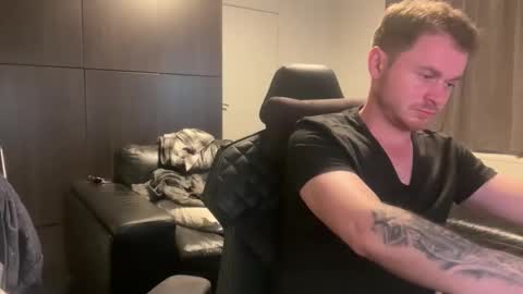 _stevie___ online show from April 9, 8:25 pm