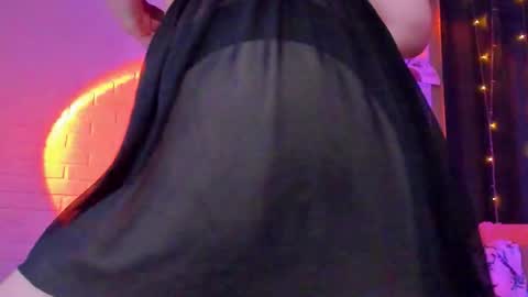 _sweetiemary_ online show from December 3, 8:29 pm