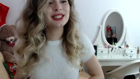 Snapshot of _sweettreat chatting on December 23, 1:51 am _sweettreat online show from December 23, 1:51 am