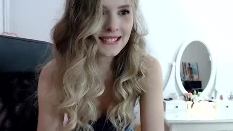 Snapshot of _sweettreat chatting on March 2, 10:59 pm _sweettreat online show from March 2, 10:59 pm